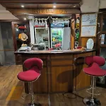 делфини B&B