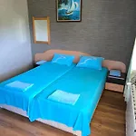 делфини *