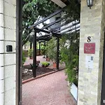 делфини B&B *