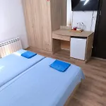делфини B&B *