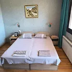 делфини B&B *