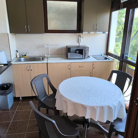 делфини Bed & Breakfast