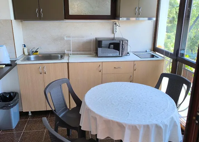 делфини 住宿加早餐酒店