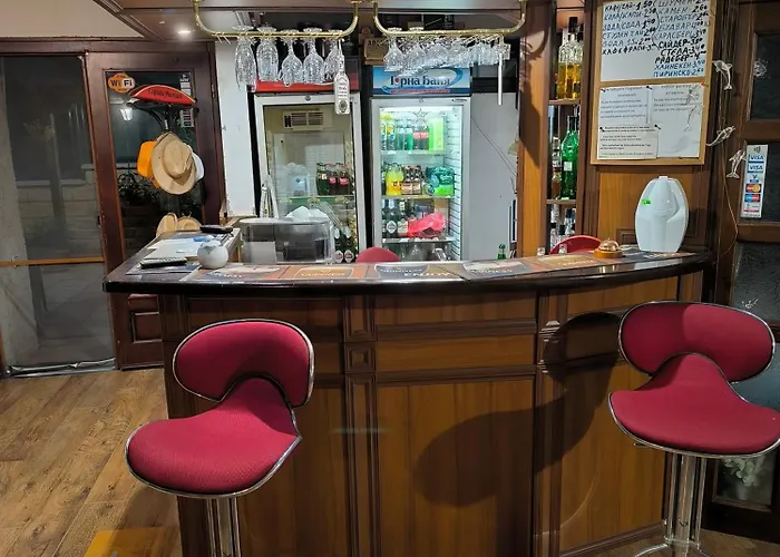 делфини 住宿加早餐酒店