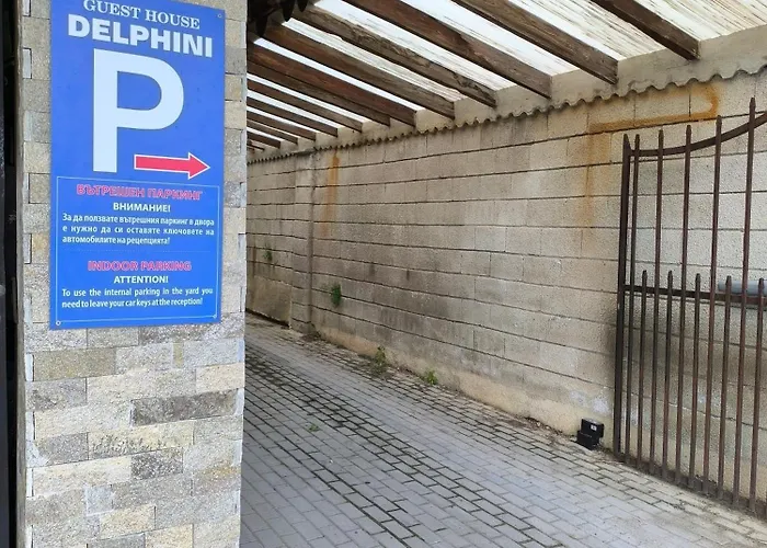 делфини 住宿加早餐酒店 *